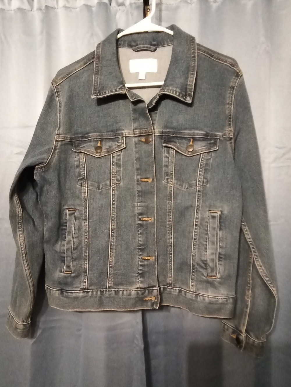 Time and Tru Women's Medium Blue Denim Jacket